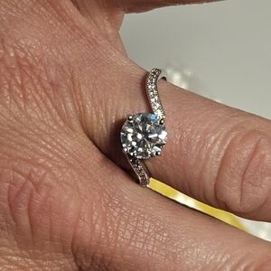 Beautiful Engagement Stunning Moissanite Ring (Size 9)